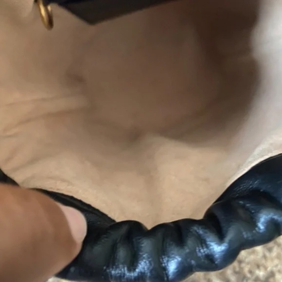 Gucci Marmont Bucket Bag - Picture 3 of 9